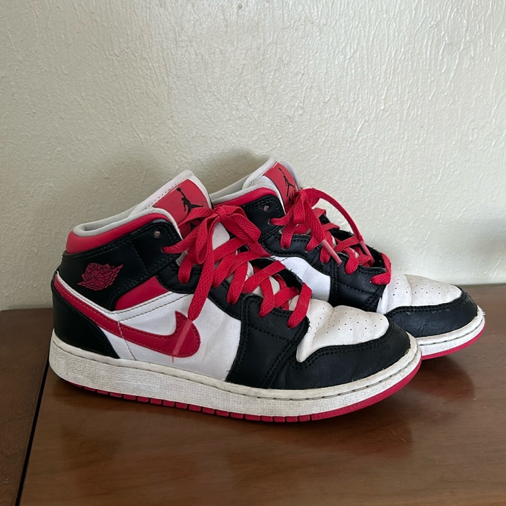 Youth 4 Nike Air Jordan Mid Very Berry